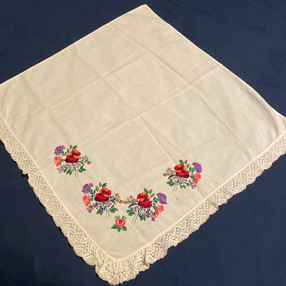 🌻 Doily or tablecloth